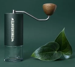 Moulin à Café Manuel COMANDANTE C40 MK4 Nitro Blade Racing Green -Les Amateurs De Café comandante racinggreen 2