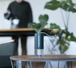 Moulin à Café Manuel COMANDANTE C40 MK4 Nitro Blade Racing Green -Les Amateurs De Café comandante racinggreen 4