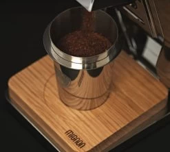 Moulin à Café EUREKA ORO Mignon Single Dose Blanc Et Bois De Chêne Avec Blow Up -Les Amateurs De Café eureka single dose details3