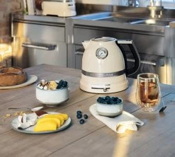 Bouilloire KitchenAid Crème 1,5L - 5KEK1522ECA + Offre Cadeau -Les Amateurs De Café kitchenaid creme 3 1