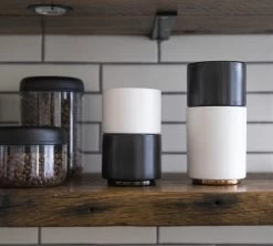 Tasse à Cappuccino - Monty Milk Art Noir Mat 19 Cl - FELLOW 17 Tasse à Cappuccino - Monty Milk Art Noir Mat 19 Cl - FELLOW -Les Amateurs De Café lifestyle4