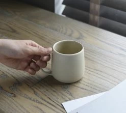 Tasse KINTO Ripple Beige En Procelaine 250 Ml -Les Amateurs De Café lifestyle beige kinto