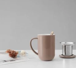 Mug Minima Stone Rose 50 Cl Avec Infuseur Inox - VIVA SCANDINAVIA -Les Amateurs De Café minima rose lifestyle3