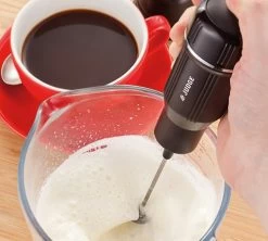 Mousseur à Lait à Piles - Judge -Les Amateurs De Café mousseur piles judge 3