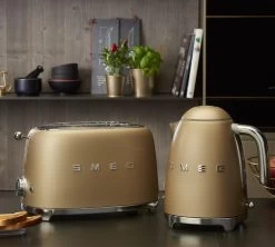 Bouilloire SMEG KLF03CHMEU Or Mat - 1.7L + Offre Cadeau -Les Amateurs De Café or mat smeg