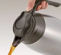 Carafe Hermétique THV Acier Inoxydable 1L - THERMOS 10 Carafe Hermétique THV Acier Inoxydable 1L - THERMOS -Les Amateurs De Café pichet thermos3 1