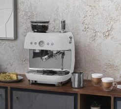 Machine Expresso SMEG EGF03WHEU Blanche Années 50 Avec Moulin Intégré -Les Amateurs De Café smeg egf03 blanche 5