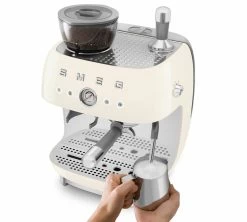 Machine Expresso SMEG EGF03CREU Crème Années 50 Avec Moulin Intégré 9 Machine Expresso SMEG EGF03CREU Crème Années 50 Avec Moulin Intégré -Les Amateurs De Café smeg egf03 creme 3