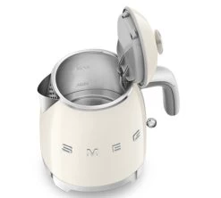 Mini Bouilloire SMEG - Crème - KLF05CREU 0,8 L + Offre Cadeau 20 Mini Bouilloire SMEG - Crème - KLF05CREU 0,8 L + Offre Cadeau -Les Amateurs De Café smeg minib creme 3