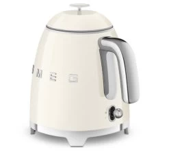 Mini Bouilloire SMEG - Crème - KLF05CREU 0,8 L + Offre Cadeau 15 Mini Bouilloire SMEG - Crème - KLF05CREU 0,8 L + Offre Cadeau -Les Amateurs De Café smeg minib creme 8