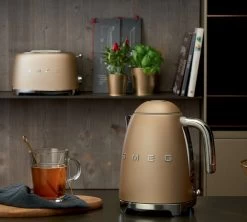 Bouilloire SMEG KLF03CHMEU Or Mat - 1.7L + Offre Cadeau -Les Amateurs De Café smeg or mat