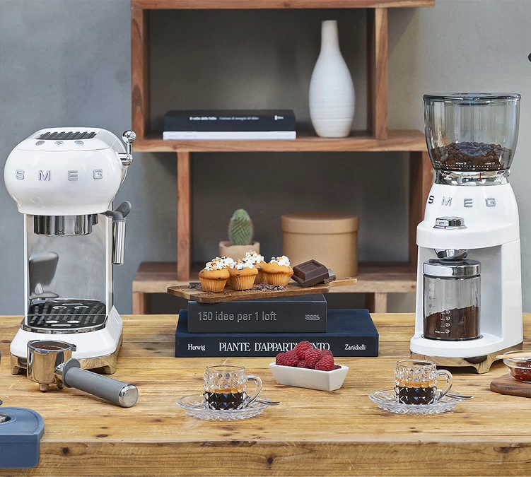 Set Petit-Déjeuner Machine Expresso ECF01WHEU Et Moulin à Café CGF01WHEU Blanc- SMEG 5 Set Petit-Déjeuner Machine Expresso ECF01WHEU Et Moulin à Café CGF01WHEU Blanc- SMEG – Image 3